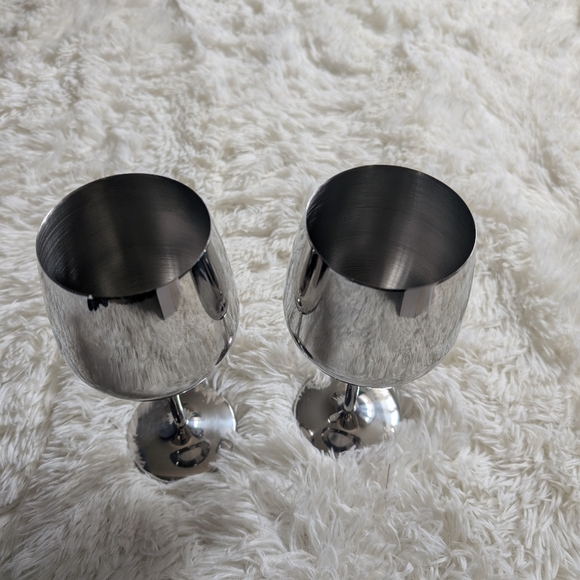 Elegant Silver Wine Glass Set - Picture 6 of 7